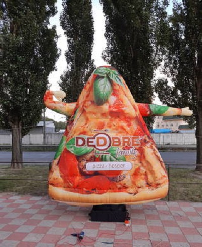 Фото 2. Надувной человечек пицца машущий рукой