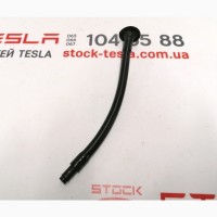 Трубка сливная дренажная электромагнитного порта зарядки Tesla model X 1036