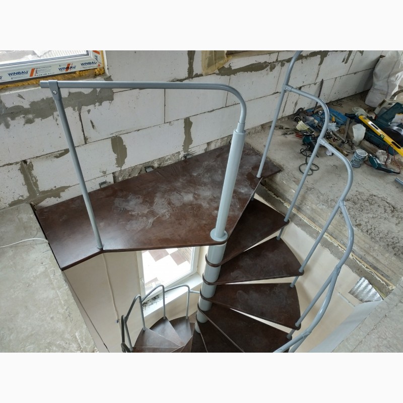 Фото 2. Лестницы винтовые готовые к установке