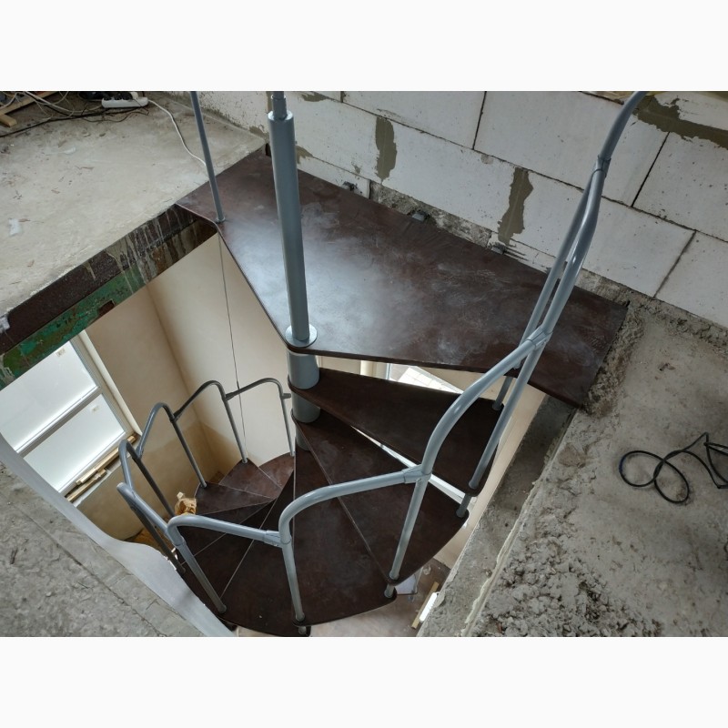 Фото 3. Лестницы винтовые готовые к установке