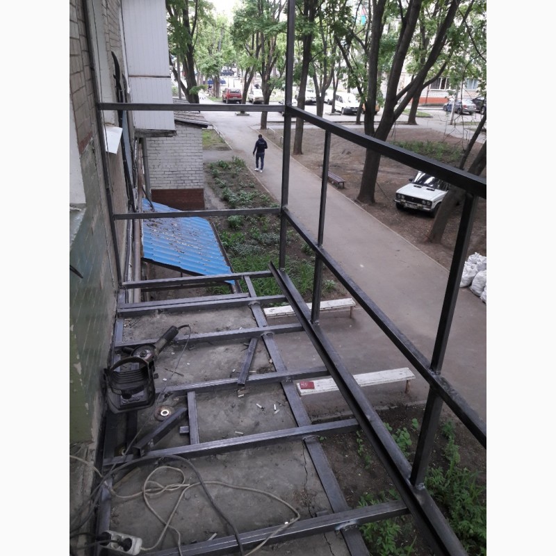 Фото 2. Расширение балкона с выносом по плите до 30 см