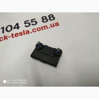Кронштейн крепления рейлингов Tesla model S 6008628-00-D 6008628-00-D ROOF
