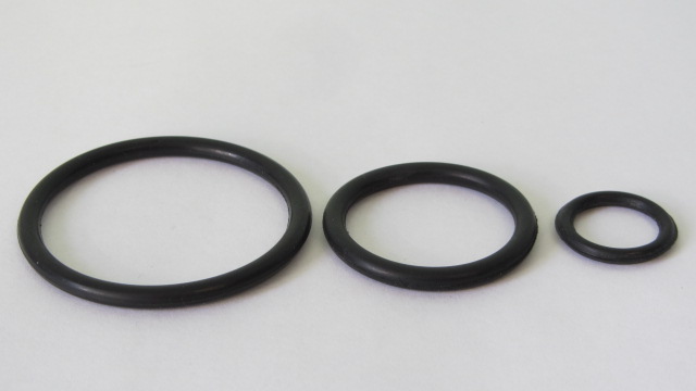 Кольца резиновые круглого сечения с внутренним диаметр 40 мм, 26, 5 мм, 14 мм. Новые