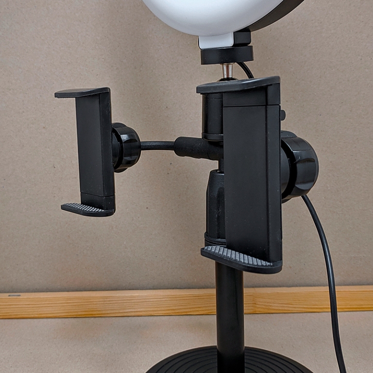 Фото 5. Кольцевая лампа настольная 16 см с двумя держателями для телефона Phone Live Fill Light