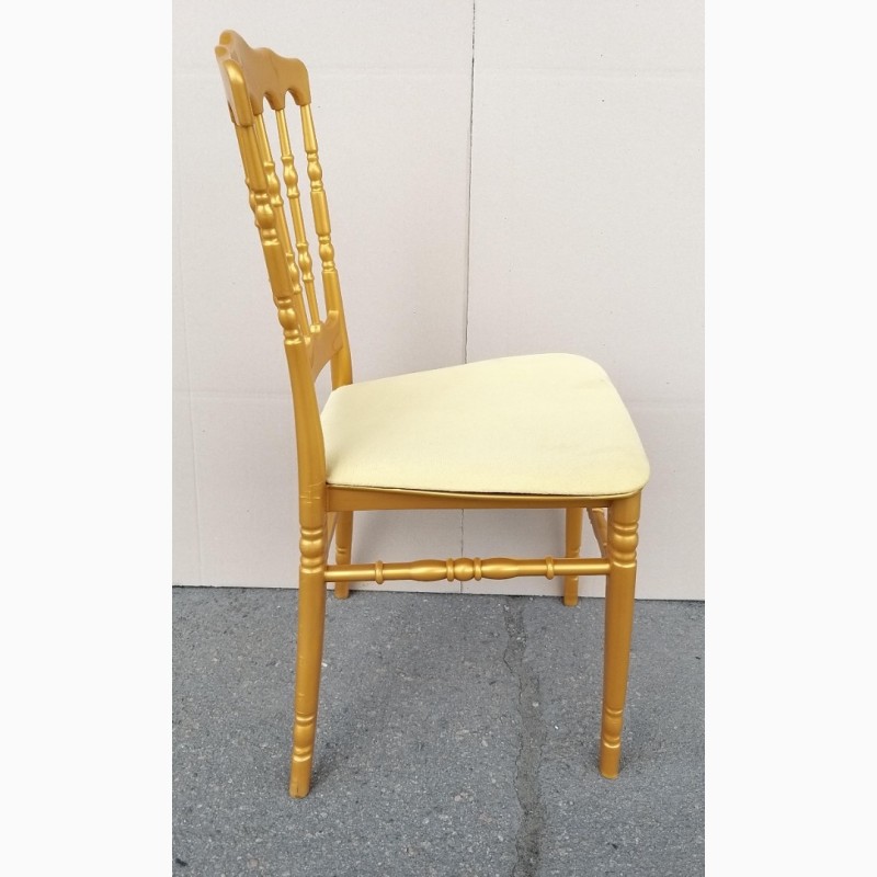 Фото 3. Штабелируемый стул Наполеон, пластиковый, подушка, цвет золотой