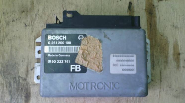 Блок управления инжектором Gm 90233741 Motronic Bosch 0261200100