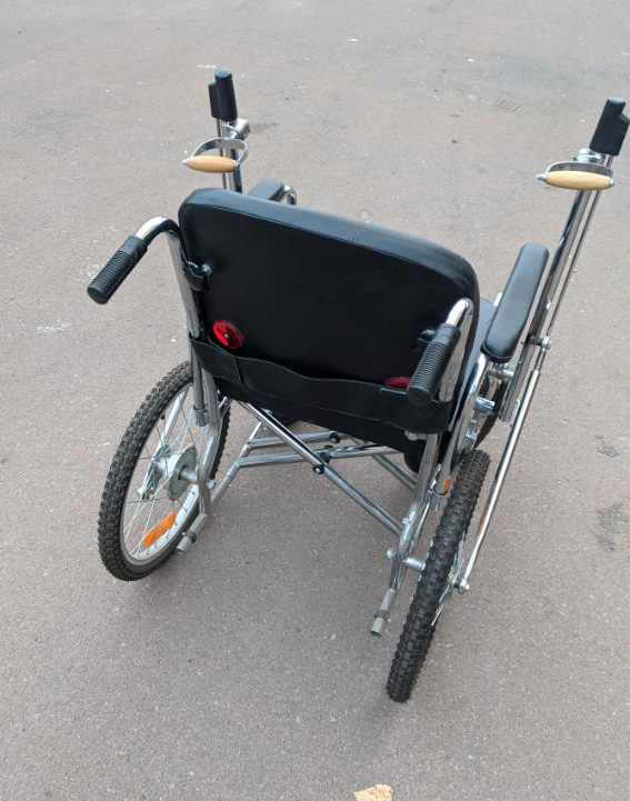 Фото 2. Инвалидная коляска с рычажным приводом LY-250-990