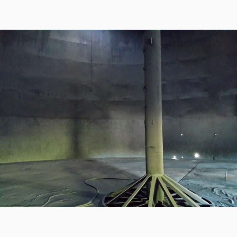Фото 8. Зачистка стальных вертикальных резервуаров тип РВС 100 - 50 000 кубических метров