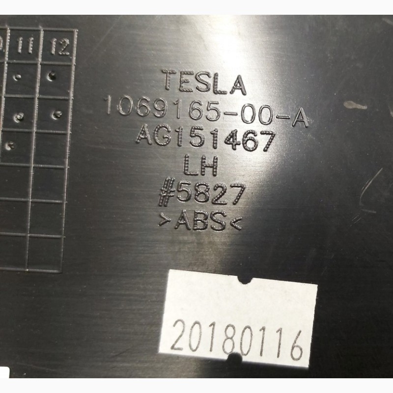 Фото 4. Накладка декоративная сиденья 2-го ряда правого нижняя левая Tesla model X