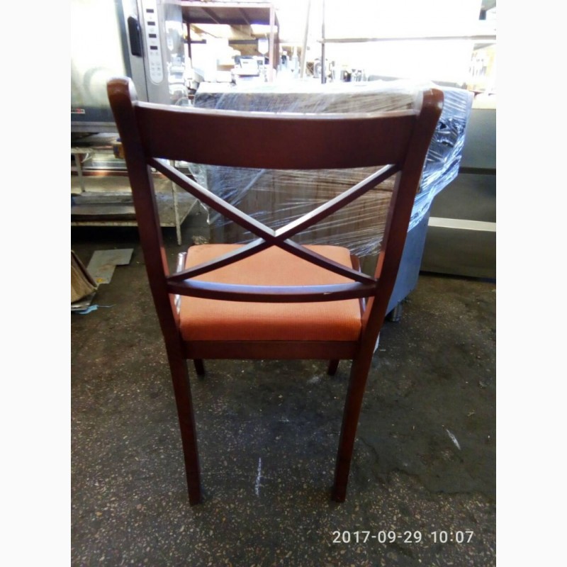 Фото 3. Продам стулья б/у из дерева мягкое сиденье