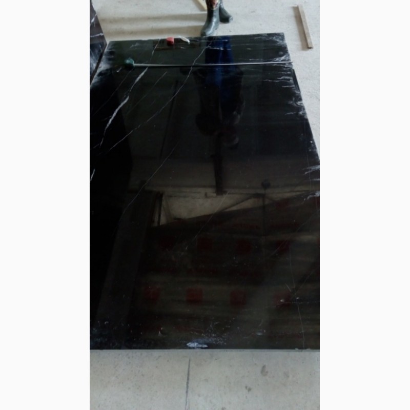 Фото 2. Черный испанский мрамор в слябах с белыми прожилками, толщина 30 мм