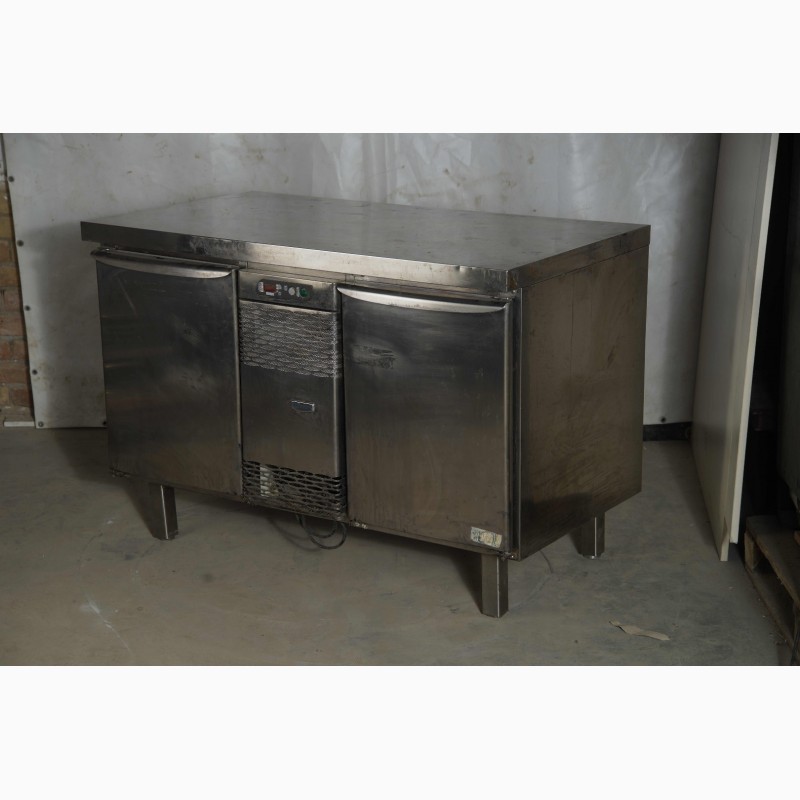 Фото 3. Маленький холодильный стол б/у в рабочем состоянии