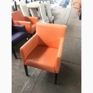 Продам б/у стильное оранжевое кресло для кафе, ресторанов, баров