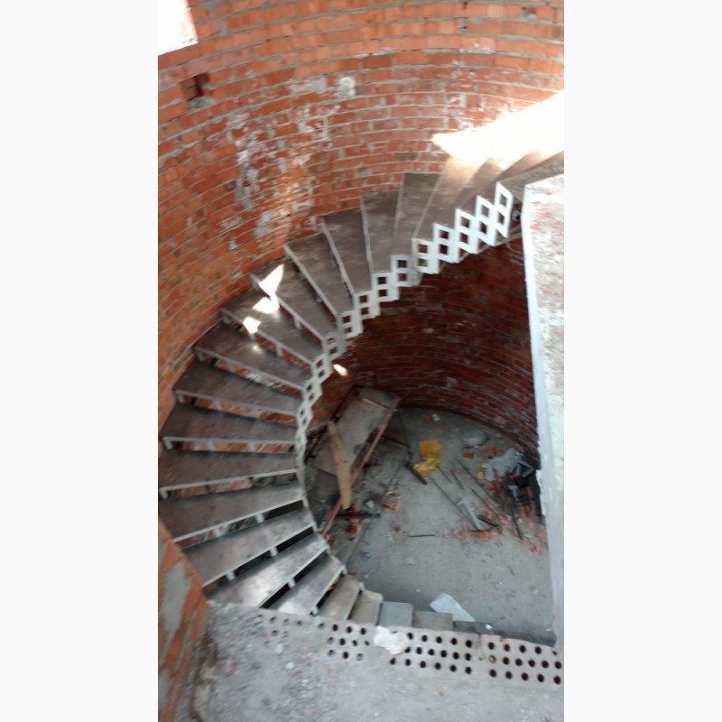 Фото 3. Радиусные лестницы.Броневик Днепр