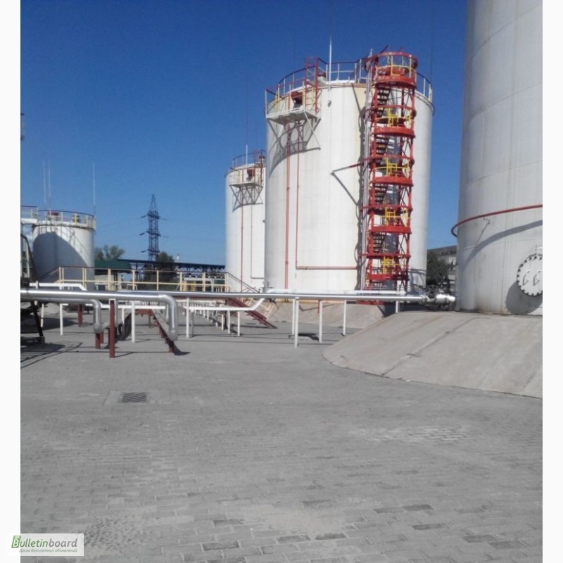 Фото 13. Монтаж резервуаров для нефтепродуктов Компания «Укрпромтехсервис» была основа в 1994 году