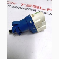 Выключатель стоп сигнала (лягушка) Tesla model X S REST 1005124-00-A 100512