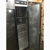 Статический холодильный шкаф бу для кафе