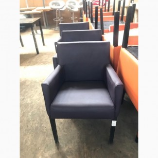 Продам б/у фиолетовое кресло для кафе, баров