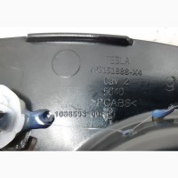 Проставка нижней правой накладки водительского сиденья глянцевая {MX} 10665