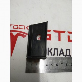 Кронштейн суппорта боковой части багажника Tesla model X 1059699-00-C 10596