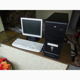 Компьютер в сборе - системный блок, монитор, клавиатура, мышка