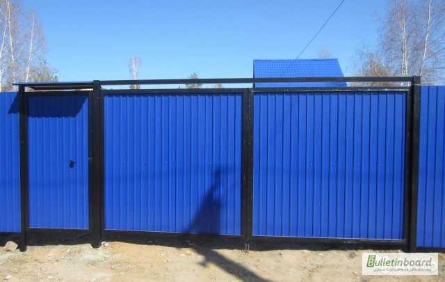 Фото 2. Забор из профнастила синий