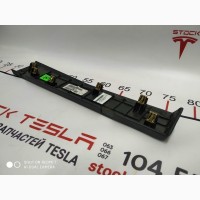 Накладка нижняя бардачка (LTHR BLK) Tesla model X S REST 1002301-01-B 10023