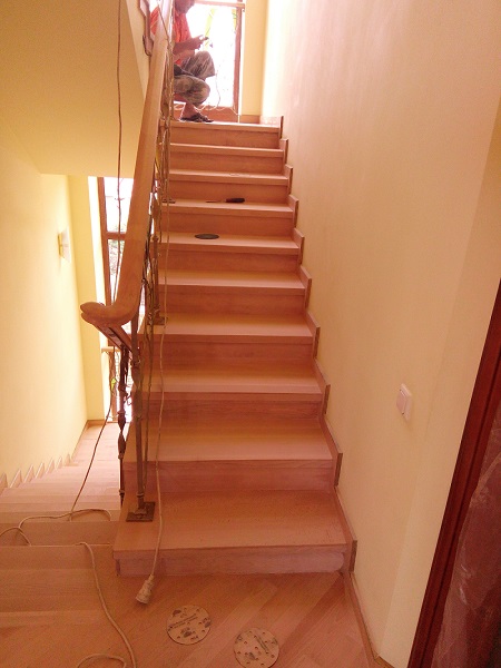 Фото 2. Ремонт реставрация деревянных лестниц Киев