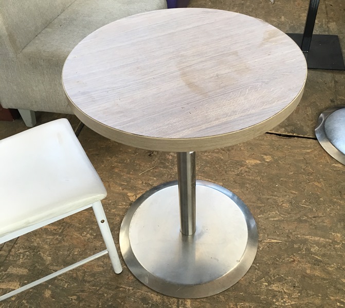 Стол для кафе круглый пластиковый