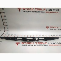 Кронштейн подсветки номера и хром. накладки крышки багажника Tesla model S