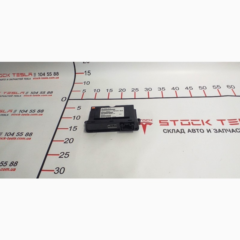 Фото 3. Блок управления панорамным люком Tesla model S, model S REST 1007512-00-B 1